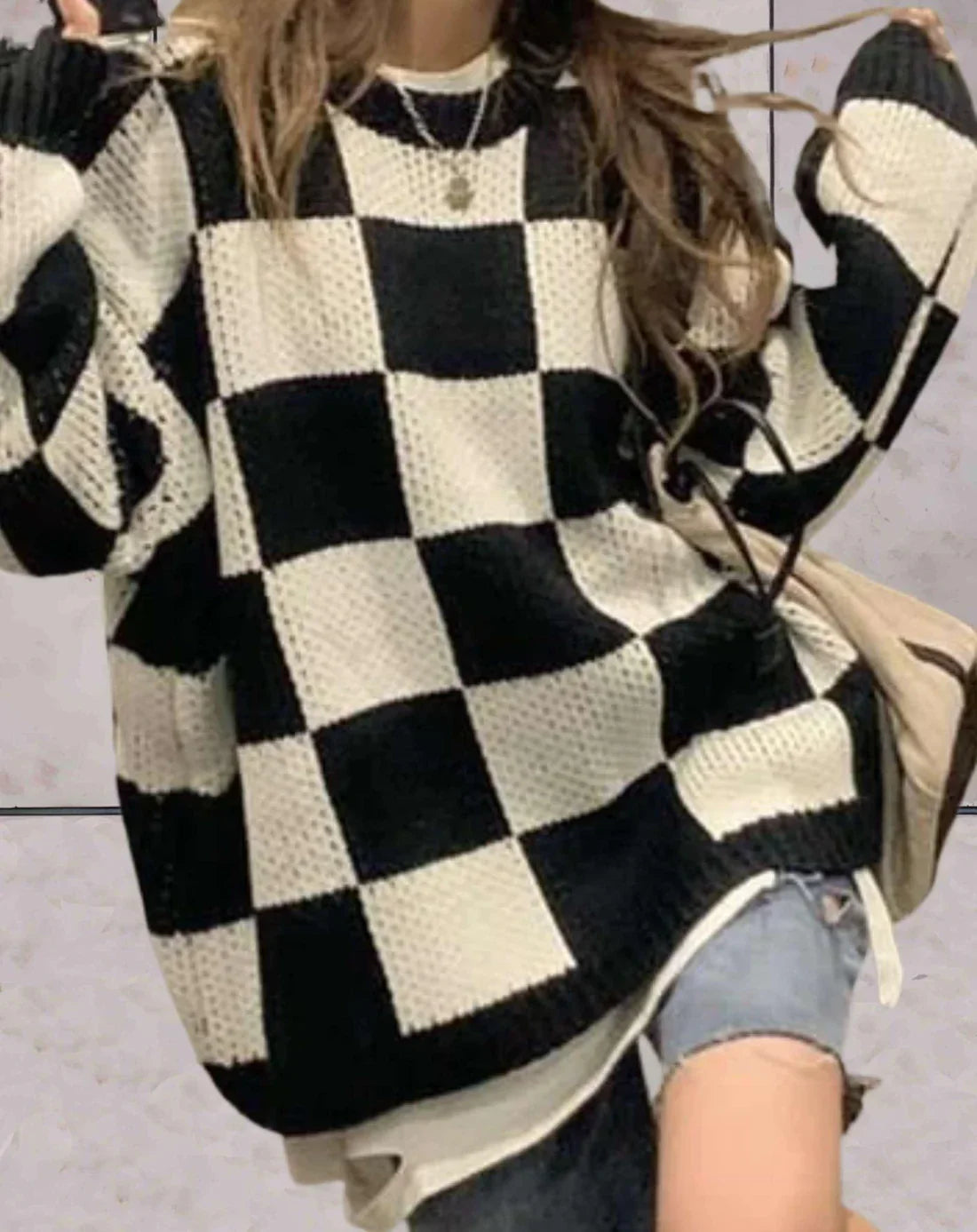 Delilah - Women's knitted sweater with plaid pattern