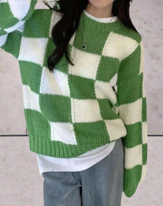 Delilah - Women's knitted sweater with plaid pattern